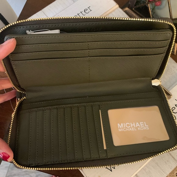 New MK full size wallet ♥️ - Picture 7 of 8